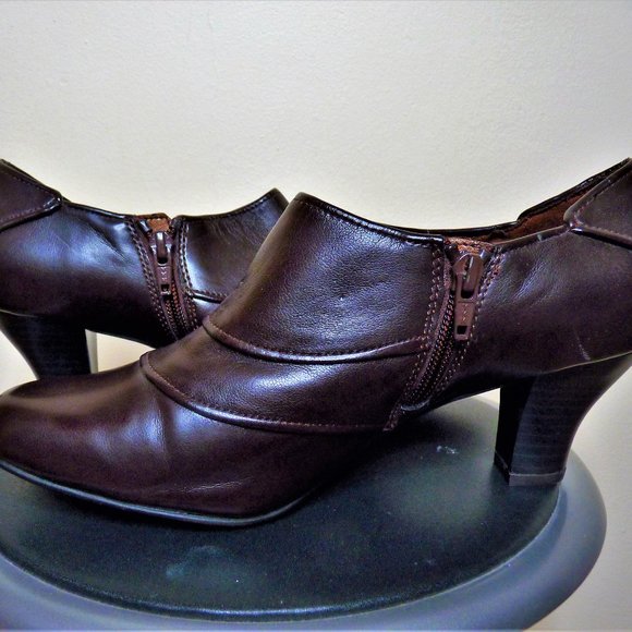 LifeStride Soft System Comfort Booties - Picture 3 of 6